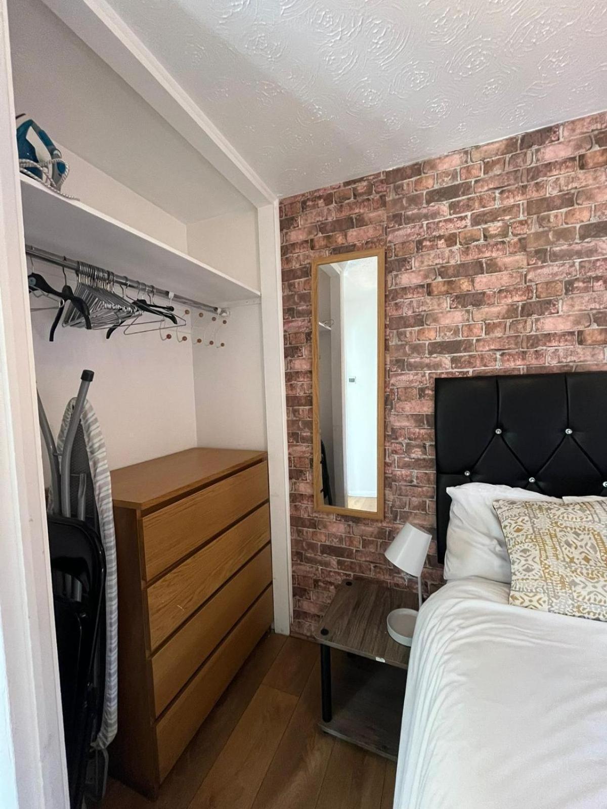 Stunning 1 Bedroom Apartment In ดาเกนแนม ภายนอก รูปภาพ